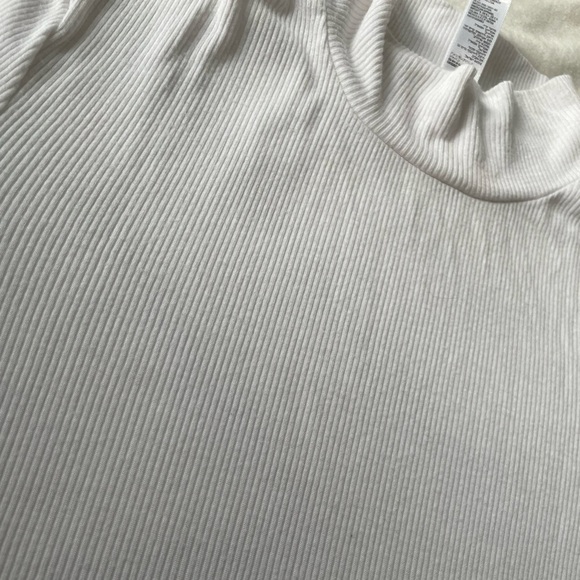 EUC American Apparel Women’s White Ribbed Knit Cuff Sleeve Mockneck Turtleneck S - Picture 3 of 9